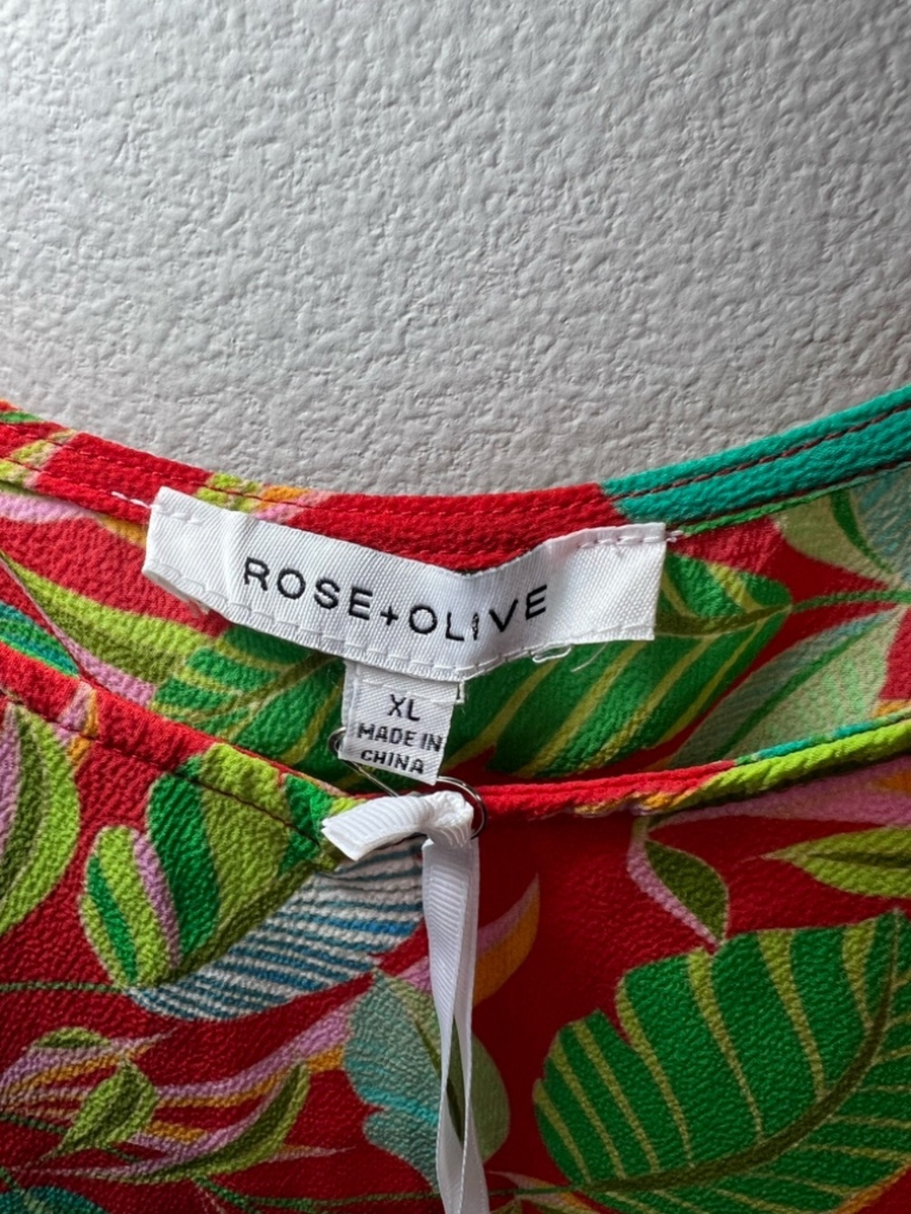 Rose+Olive Tropical Banana Print Lace Trim Sleeveless Blouse Top Flowy NEW Sz XL - Picture 4 of 10